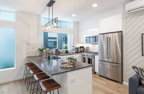 Broadway House | Perch - Capitol Luxe Six: Central Capitol Hill | Walk score 96