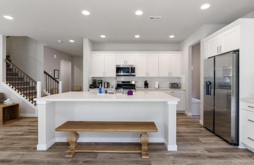 Oak Harbor House | Perch - Crestwood Getaway