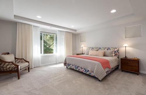 Oak Harbor House | Perch - Crestwood Getaway
