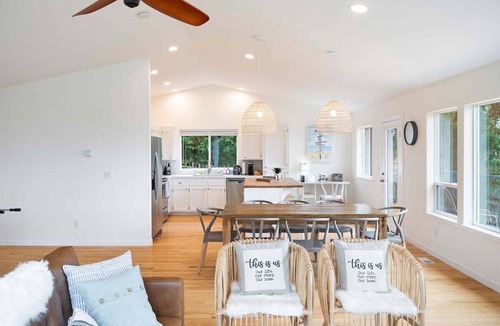 Oak Harbor House | Perch - Seascape Summit: Oceanview 3BR/3BA, dog friendly, Quiet & Private!
