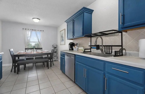 Waldron House | Perfect 3 BR Home in North KC near the Airport!
