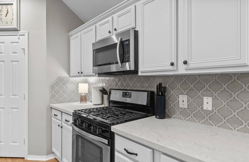 Tomball House | Perfect cottage - Refined Comfort Meets Pet-friendly Backyard Serenity