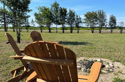 Clear Lake House | Perfect Country Getaway close to Lake & City