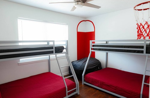 Cedar Hill House | Perfect for Families & Groups