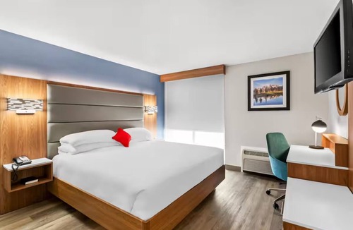 Cheyenne Hotel | Perfect Room for Leisure w/Deluxe King Mini Suite Close to Wyoming State Capitol