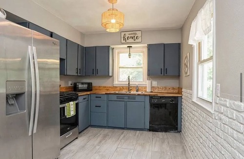 Greater South Side House | Pet & family friendly 4-bedroom house, sleeps 10. Close to DSM Airport!