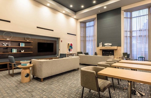 Richardson Hotel | Pet-Friendly Accommodation Near Quorum Park, Outdoor Pool, Free Parking!