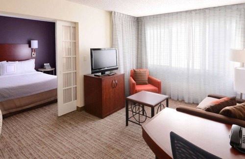 North Dallas Apartment | Pet-Friendly Accommodation! Private Full Kitchen, FREE Parking, Outdoor Pool!
