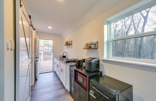 Wood County Apartment | Pet-Friendly Cabin w/Views: 8 Mi to Hawkins Beach