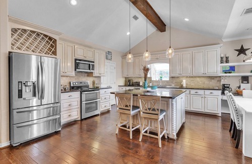 Pointblank House | Pet Friendly Charming 5- bedroom home with WiFi on beautiful Lake Livingston