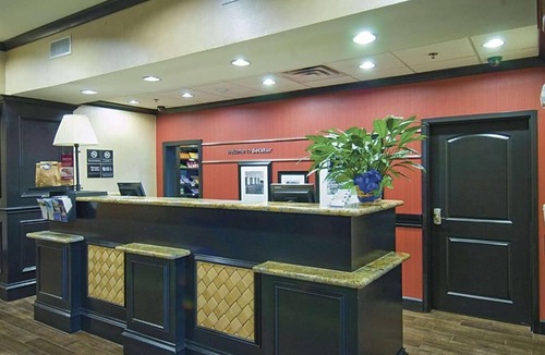 Decatur Hotel | Pet-Friendly Decatur Stay: Modern Rooms, Pool & Breakfast Included
