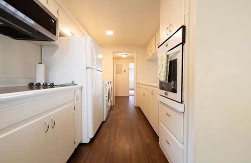 Farmington House | Pet Friendly - Downtown Farmington - 2+ Months Minimum