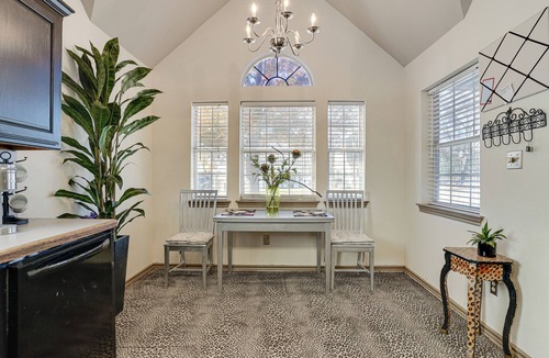 Handley House | Pet-Friendly Fort Worth Home: 8 Mi to AT&T Stadium