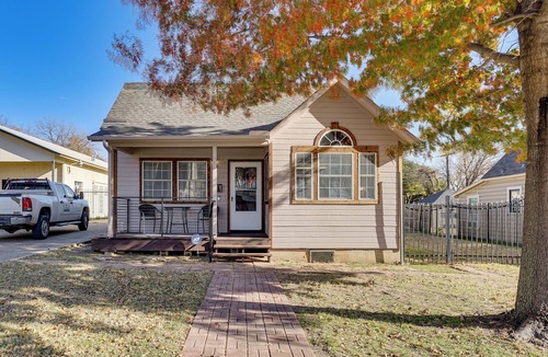 Handley House | Pet-Friendly Fort Worth Home: 8 Mi to AT&T Stadium