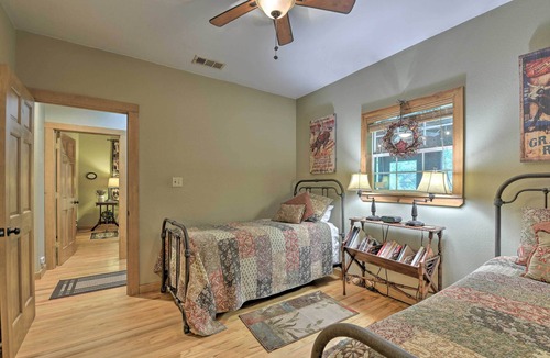 Glen Rose House | Pet-Friendly Glen Rose Retreat w/ Screened Deck!