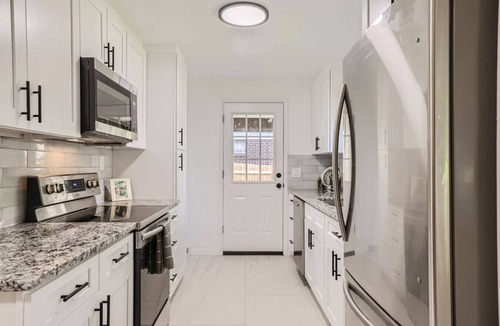 Lakewood Apartment | Pet Friendly I 3bd I Red Rocks I Belmar I Denver