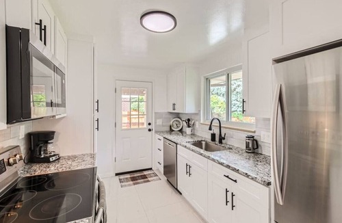 Lakewood Apartment | Pet Friendly I 3bd I Red Rocks I Belmar I Denver