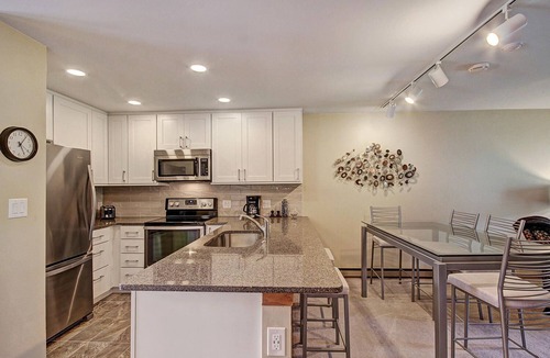Mountain House Condo | Pet Friendly in Keystone! On River Trail. Walk to Festivals, Dining, Shops