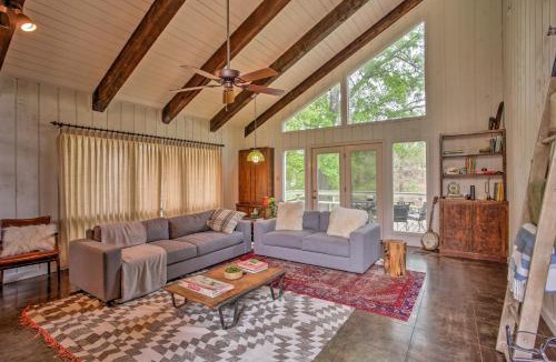 Athens House | Pet-Friendly Lake Athens Home w/Fireplace!