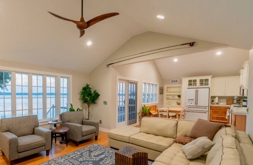 Waconia Cottage | Pet-Friendly Lakefront Cottage with kayaks