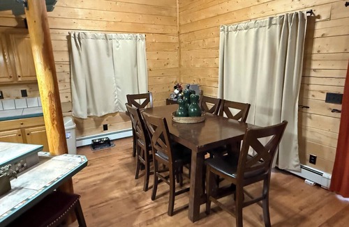 Los Ojos Cabin | Pet-Friendly Log Cabin: Expansive Mtn Views