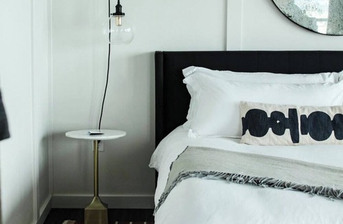 Astoria Hotel | Pet-friendly, Luxe Ice House King Room at Bowline Hotel