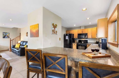Quandary Village Cabin | Pet-Friendly Mountain Cabin w/Hot Tub & Stunning Views