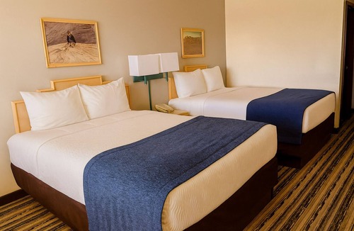 Window Rock Hotel | Pet-Friendly Property Minutes to Window Rock! W/Pool & Hot Tub, FREE Breakfast!