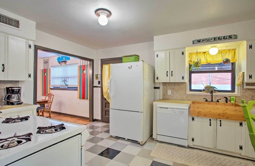 Fort Worth House | Pet-Friendly River District Gem 5 Mi to Stockyards