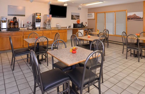 Atlantic Hotel | Pet-Friendly Room w/Kitchenette – Perfect for Short Business Stays
