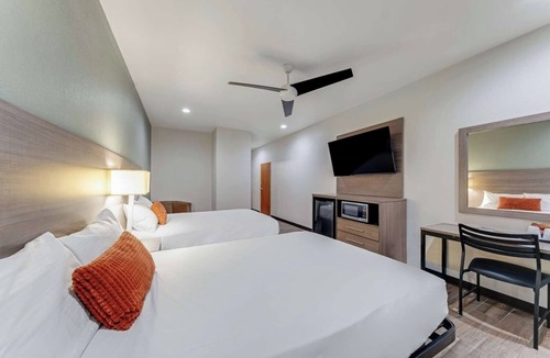 Eastside Promise Neighborhood Hotel | Pet-Friendly Room w/Free Breakfast Near Alamodome – Ideal for Events & Games