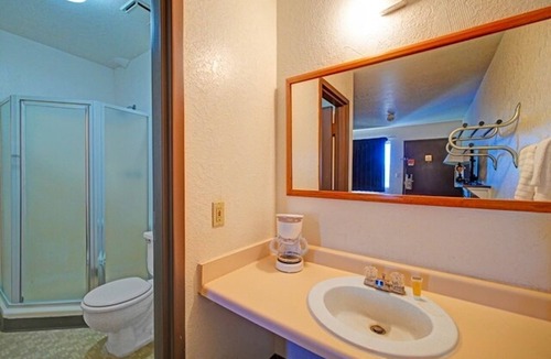 Lordsburg Hotel | Pet-Friendly stay near Steins Ghost Town w/Highway Access | Free Parking!