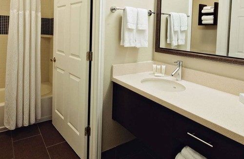 Vance Jackson Hotel | Pet-friendly Stay | 2 Spacious 2BR Suite | Outdoor Pool | Free Breakfast