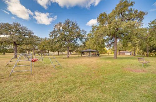 Oak Point Apartment | Pet-Friendly Stay: Walk to Park & Lake Lewisville!