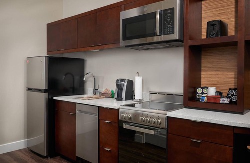 Lake Worth Hotel | Pet-Friendly Suite w/Kitchen Ideal for Family Getaways in Texas | Outdoor Pool