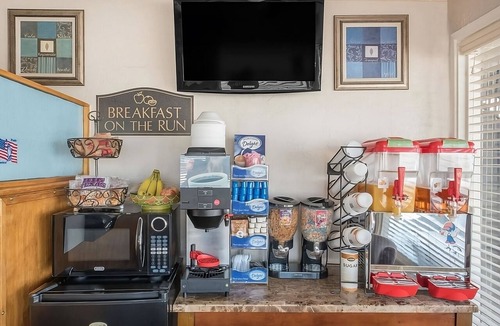 Pecos Hotel | Pet-friendly Unit Close to West of the Pecos Museum! w/Airport Shuttle & Pool