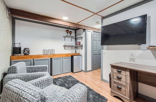 North Central Westminster House | Pet Friendly with Hot Tub
