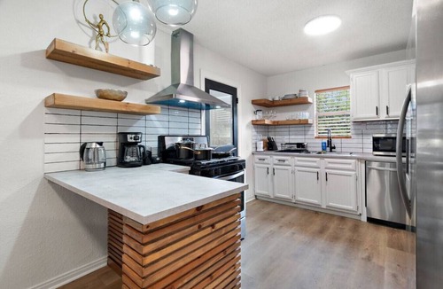 Oak Cliff House | Pet Paradise with Spacious Private Yard