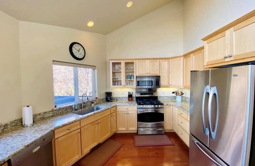Chelan House | Peterson’s Waterfront Townhome- Pool, Hot Tub, Views