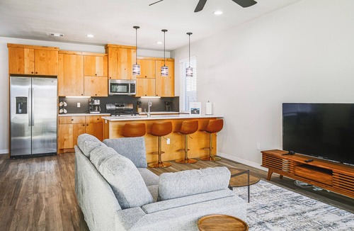 Canyon House | Pets Welcome: Newly Built Abode in Canyon!