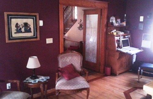 Stettler Bed & Breakfast | Phoenix House B&B