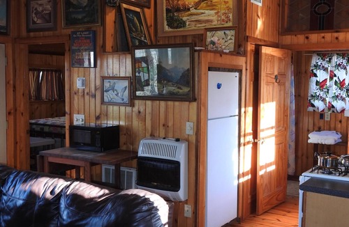 Carbondale Cabin | Pine Cabin #3 on 30 Acres! 1 mi. from Carbondale, IL & SIUC Campus