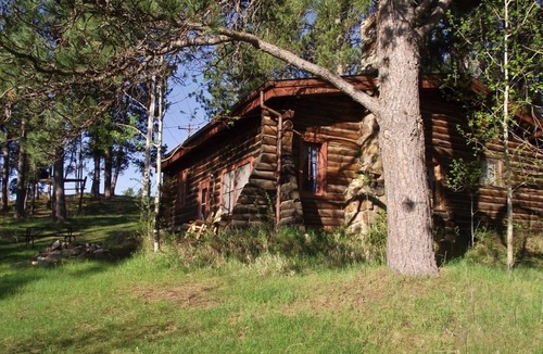 Custer Cabin | Pine Crest- Historic 3 bedroom Log Cabin built in the 1930's by the CCC.