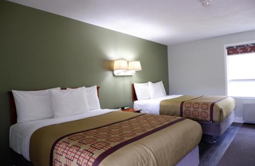 Laurentian Hills Hotel | Pine Motel