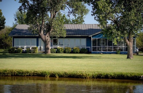 Graford House | PK Lake Retreat | Private Beach, Bring Your Boat, Ultimate Game Room & Hot Tub