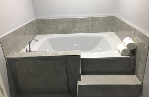 US 290 Hotel | Platinum Inn and Suites