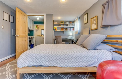 Platt Park Apartment | Platt Park Studio w/Patio: Walkable Location!