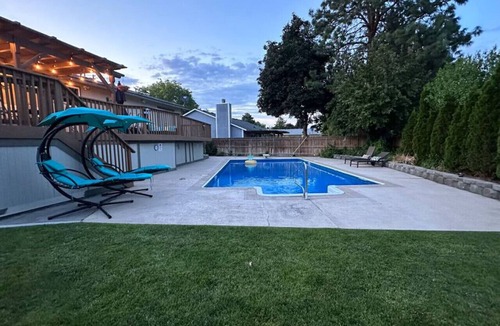 Kennewick House | Playtime Paradise! Pool, Video Game Room, Pets OK!