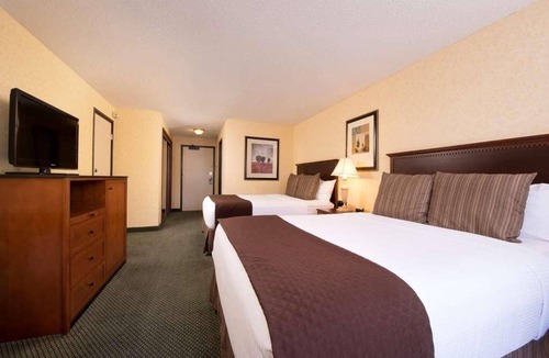 Kennewick Hotel | Pleasant Stay! 2 Comfortable Units for Families, w/Free Parking, Onsite Pool!