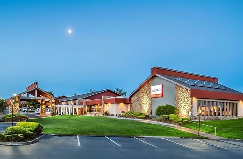 Kennewick Hotel | Pleasant Stay! 2 Comfortable Units for Families, w/Free Parking, Onsite Pool!